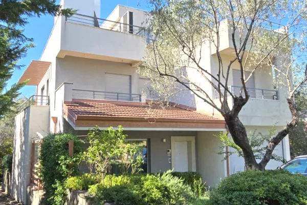 Shtepi ne shitje 3+1 ne Tirane - 900,000 Euro