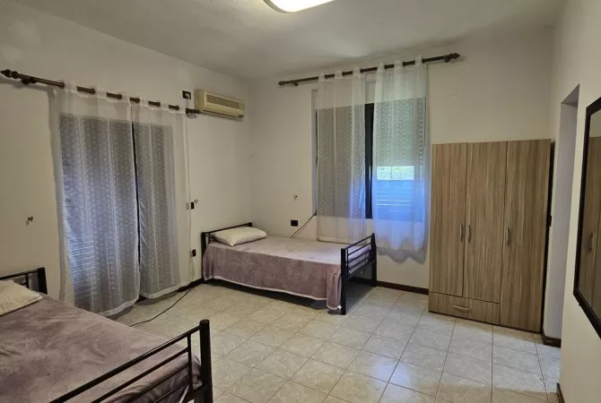 Shtepi ne shitje Vila Luksoze ne Tirane, 5+1, Mobilimi E mobiluar, Pagesa 480,000  Euro.