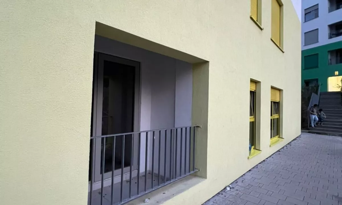 Shtepi ne shitje Apartament ne Tirane, 2+1, Mobilimi Bosh, pa mobiluar, Pagesa 125,000  Euro.