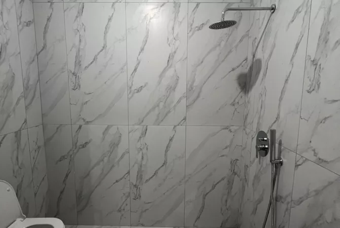 Shtepi ne shitje Apartament ne Tirane, 2+1, Mobilimi Bosh, pa mobiluar, Pagesa 125,000  Euro.