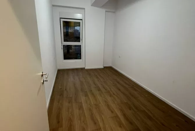 Shtepi ne shitje Apartament ne Tirane, 2+1, Mobilimi Bosh, pa mobiluar, Pagesa 125,000  Euro.