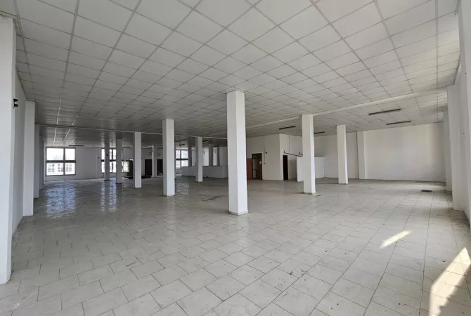 🏢 Objekt Multifunksional per Qira – Ideale per Prodhim, Magazine apo Aktivitet Komercial!