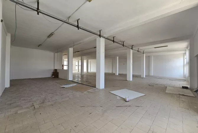 🏢 Objekt Multifunksional per Qira – Ideale per Prodhim, Magazine apo Aktivitet Komercial!
