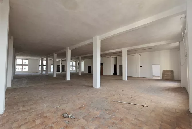 🏢 Objekt Multifunksional per Qira – Ideale per Prodhim, Magazine apo Aktivitet Komercial!