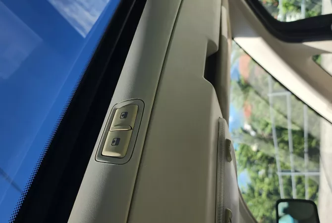 Auto in Vendita a Tirana, Lancia, 2004 Benzine,Kambio Automatik Pagamento 2,500  Euro.