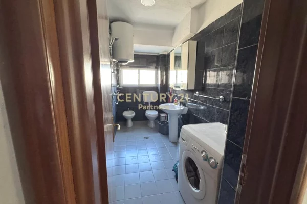 Appartamento in vendita a Tirana 2+1, Arredato