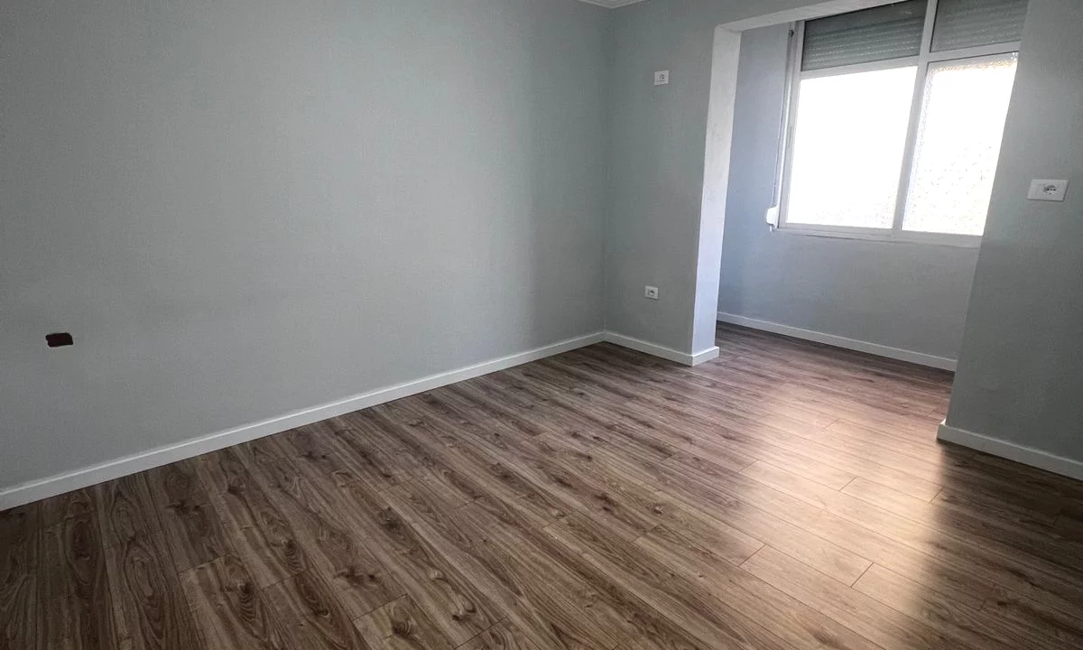 Shtepi ne shitje Apartament ne Tirane, 2+1, Mobilimi Bosh, pa mobiluar, Pagesa 130,000  Euro.