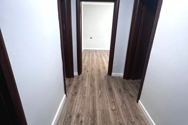 Shtepi ne shitje Apartament ne Tirane, 2+1, Mobilimi Bosh, pa mobiluar, Pagesa 130,000  Euro.