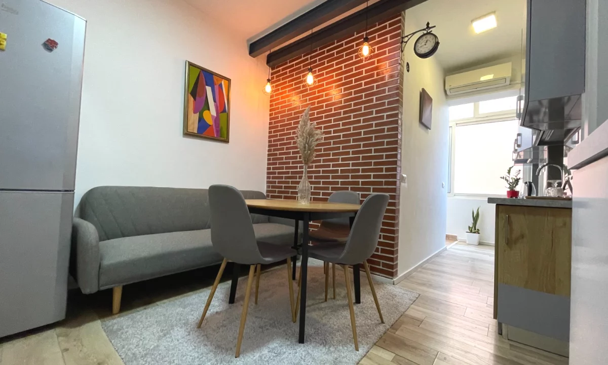 Shtepi me qera Apartament ne Tirane, 1+1, Mobilimi E mobiluar, Pagesa 600  Euro.