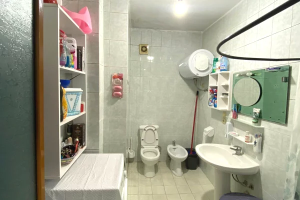 Shtepi ne shitje Apartament ne Tirane, 2+1, Mobilimi E mobiluar, Pagesa 155,000  Euro.