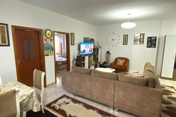 Shtepi ne shitje Apartament ne Tirane, 2+1, Mobilimi E mobiluar, Pagesa 155,000  Euro.