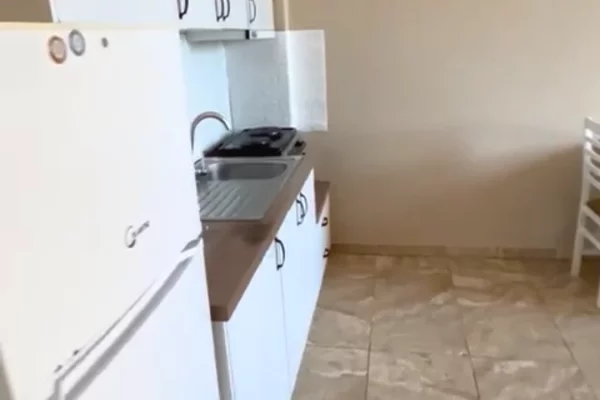 Shtepi me qera Apartament ne Tirane, 1+1, Mobilimi E mobiluar, Pagesa 40,000  Leke.