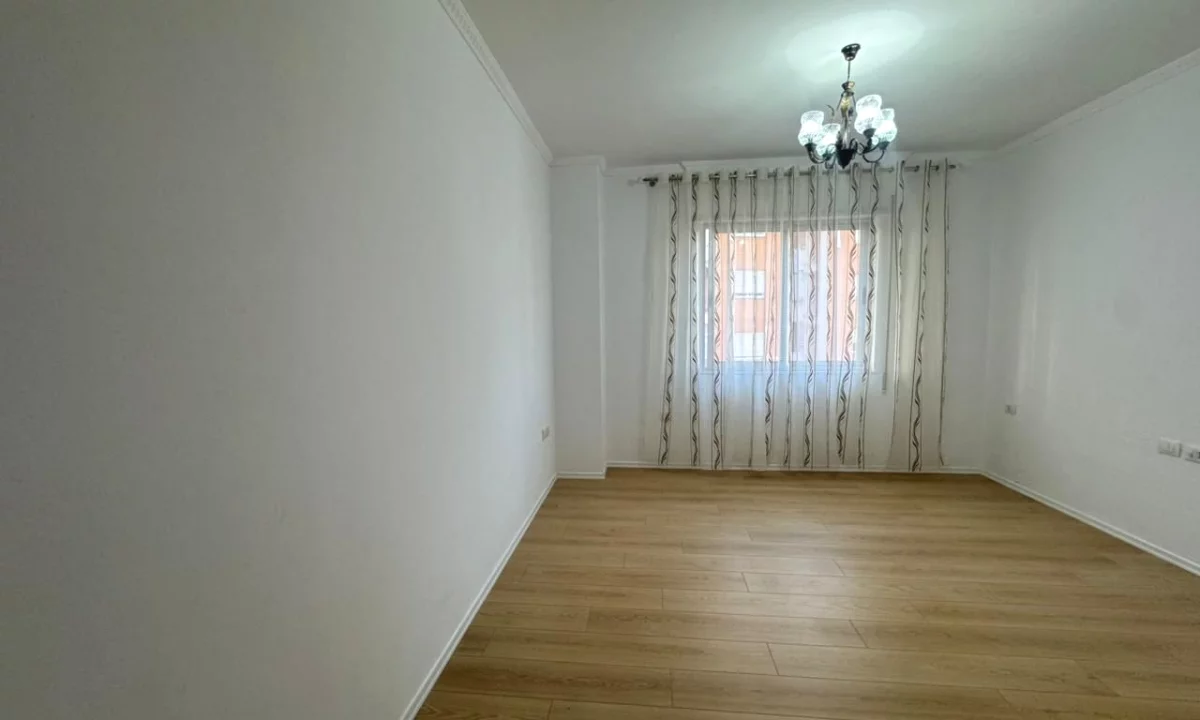 Shtepi ne shitje Apartament ne Tirane, 1+1, Mobilimi Bosh, pa mobiluar, Pagesa 91,000  Euro.