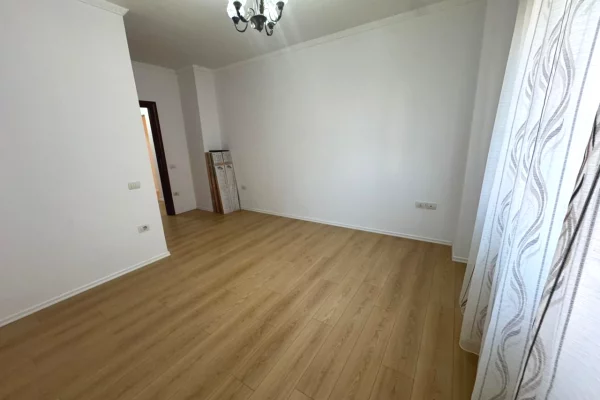 Shtepi ne shitje Apartament ne Tirane, 1+1, Mobilimi Bosh, pa mobiluar, Pagesa 91,000  Euro.