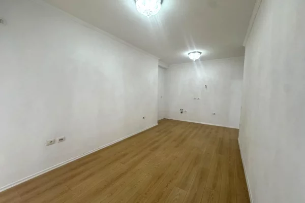 Shtepi ne shitje Apartament ne Tirane, 2+1, Mobilimi Bosh, pa mobiluar, Pagesa 112,000  Euro.