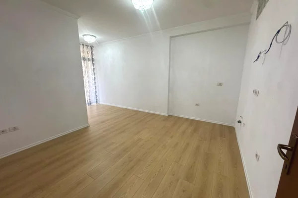 Shitet apartament 2+1