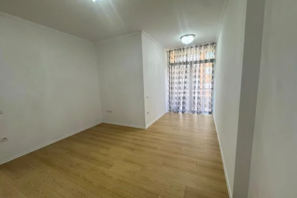 Shtepi ne shitje Apartament ne Tirane, 2+1, Mobilimi Bosh, pa mobiluar, Pagesa 112,000  Euro.