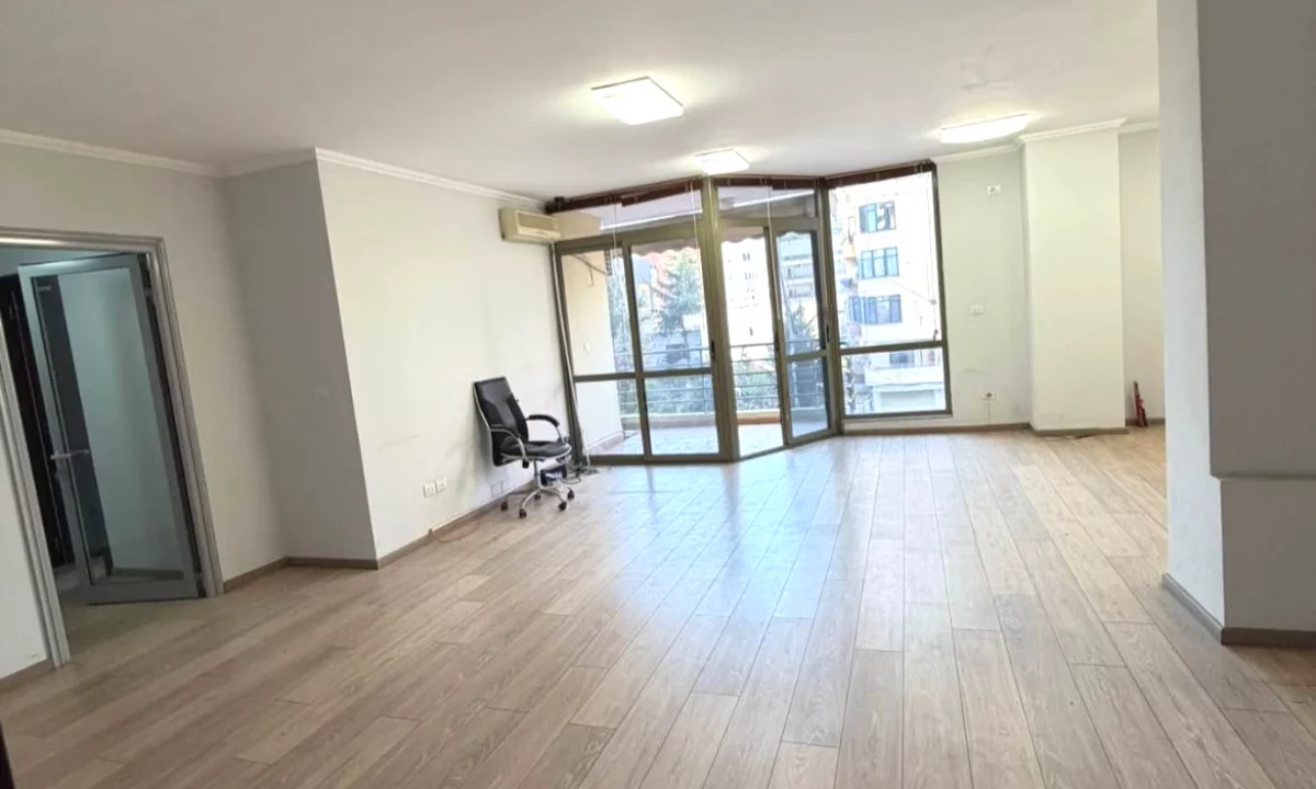 Shtepi ne shitje Apartament ne Tirane, 2+1, Mobilimi Bosh, pa mobiluar, Pagesa 258,000  Euro.
