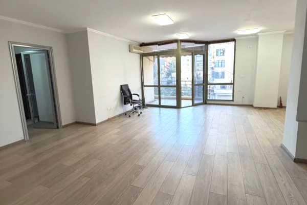 Shtepi ne shitje Apartament ne Tirane, 2+1, Mobilimi Bosh, pa mobiluar, Pagesa 258,000  Euro.