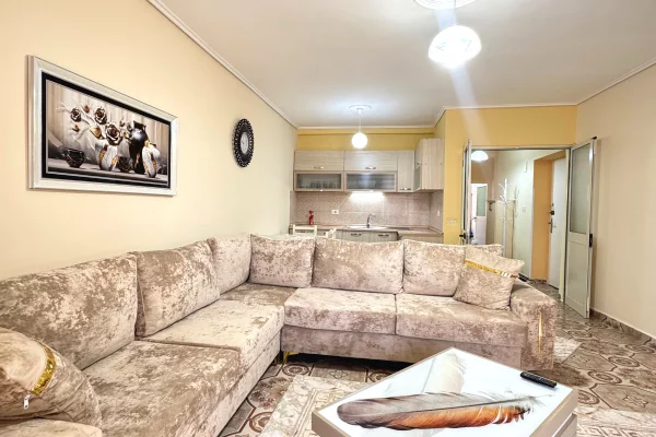Shtepi me qera Apartament ne Tirane, 2+1, Mobilimi E mobiluar, Pagesa 600  Euro.