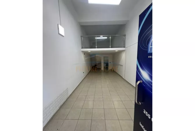 Shitet, Ambient per Zyra, Unaza e Re, Tirane