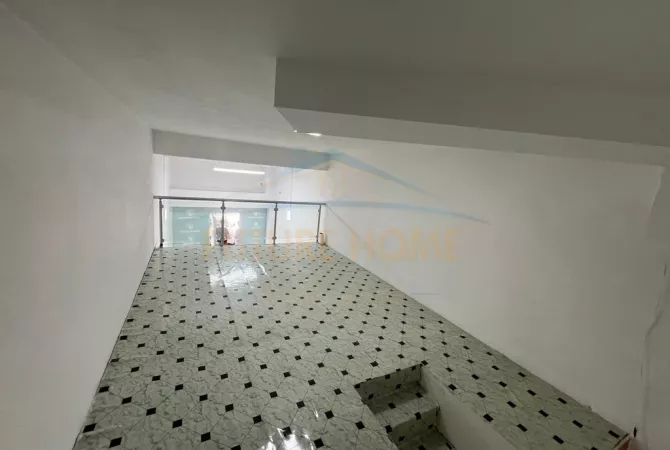 Shitet, Ambient per Zyra, Unaza e Re, Tirane