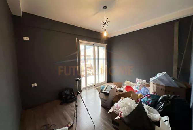 Shtepi ne shitje Apartament ne Tirane, 3+1, Mobilimi E mobiluar, Pagesa 255,000  Euro.