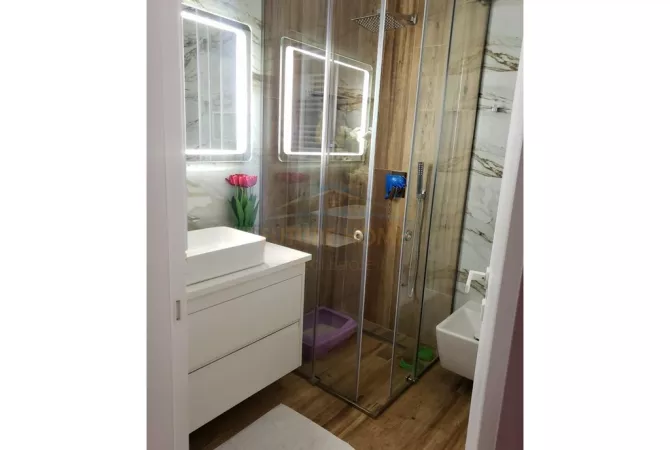 Shtepi ne shitje Apartament ne Tirane, 2+1, Mobilimi E mobiluar, Pagesa 250,000  Euro.