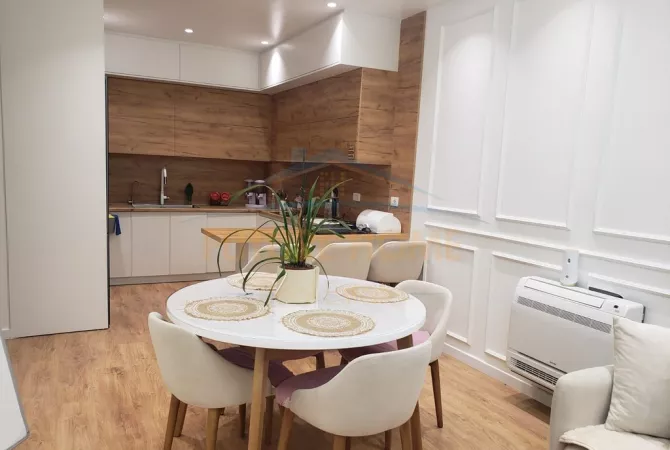 Shtepi ne shitje Apartament ne Tirane, 2+1, Mobilimi E mobiluar, Pagesa 250,000  Euro.