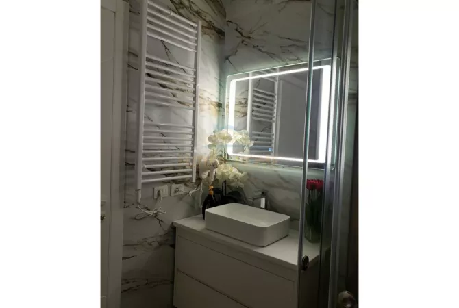 Shtepi ne shitje Apartament ne Tirane, 2+1, Mobilimi E mobiluar, Pagesa 250,000  Euro.