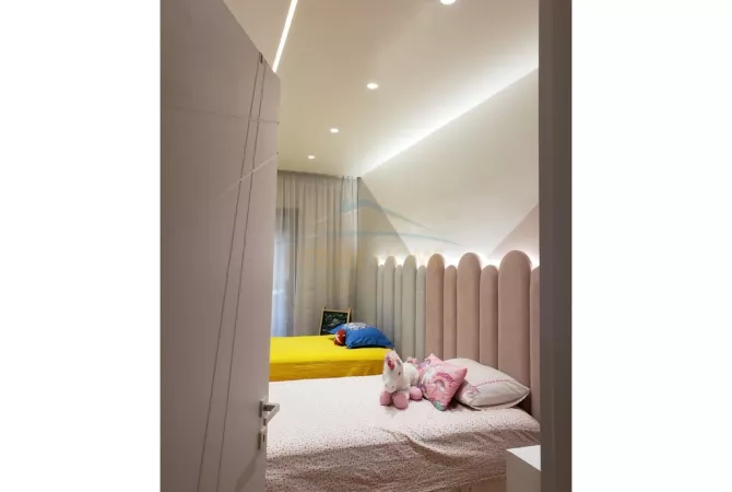 Shtepi ne shitje Apartament ne Tirane, 2+1, Mobilimi E mobiluar, Pagesa 250,000  Euro.