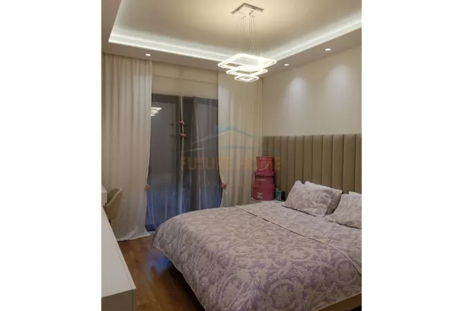 Shtepi ne shitje Apartament ne Tirane, 2+1, Mobilimi E mobiluar, Pagesa 250,000  Euro.