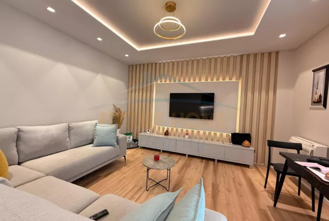 Shtepi ne shitje Apartament ne Tirane, 1+1, Mobilimi E mobiluar, Pagesa 2,500,000  Euro.