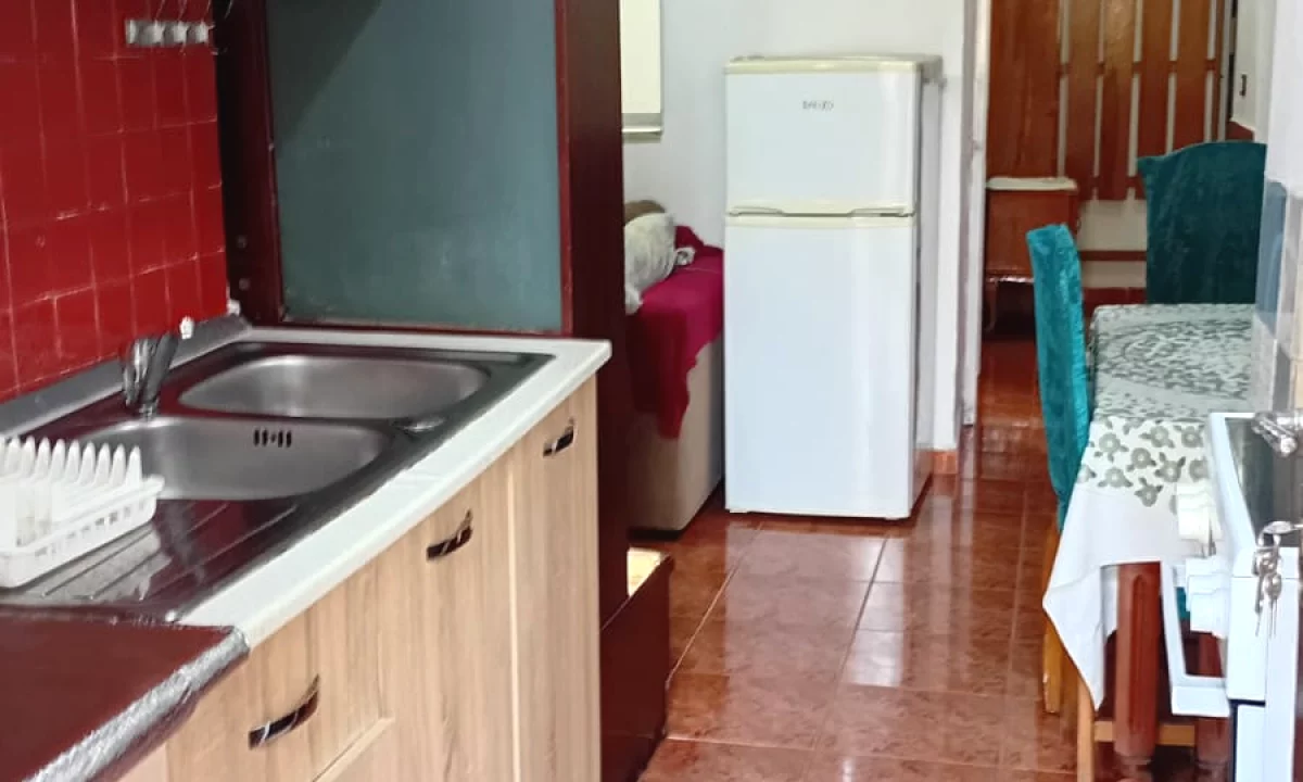 Shtepi me qera Shtepi Private ne Tirane, 1+1, Mobilimi E mobiluar, Pagesa 30,000  Leke.