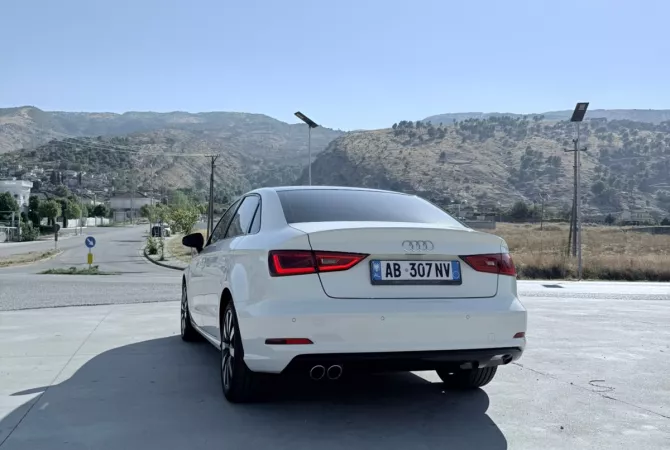 Auto in Vendita a Argirocastro - 9,700 Euro