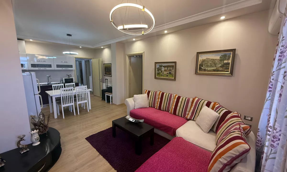 Shtepi ne shitje Apartament ne Pogradec, 2+1, Mobilimi E mobiluar, Pagesa 9,200,000  Leke.