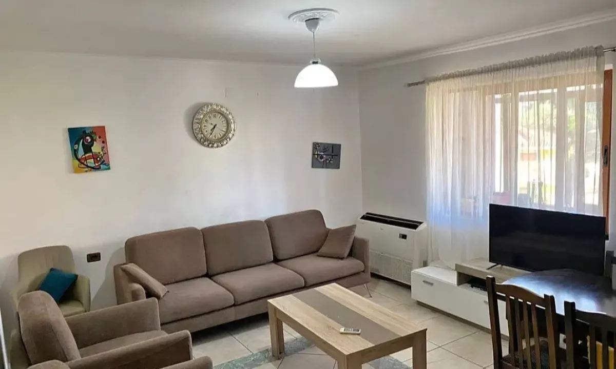Shtepi ne shitje Apartament ne Tirane, 1+1, Mobilimi E mobiluar, Pagesa 85,000  Euro.