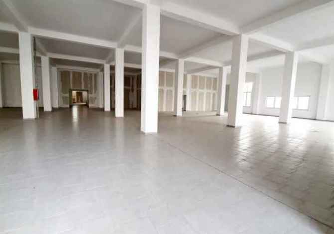 Ambiente Commerciale in Affitto a Tirana - 2,880 Euro