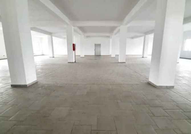Ambiente Commerciale in Affitto a Tirana - 2,880 Euro