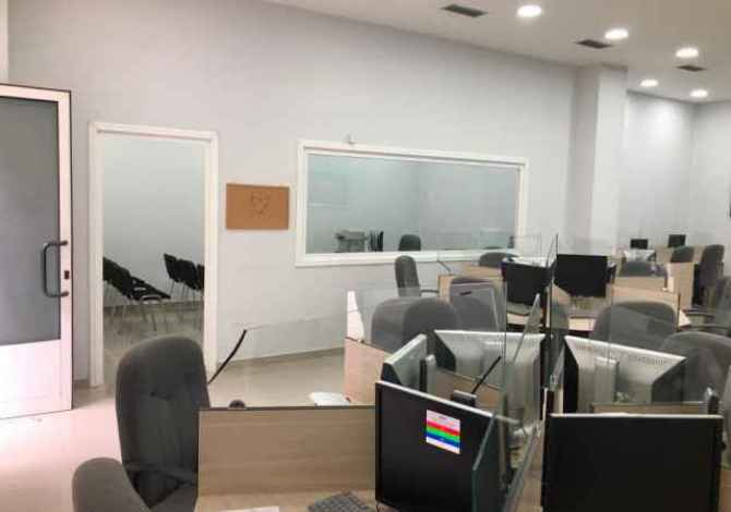 Ambiente Commerciale in Affitto a Tirana - 1,000 Euro