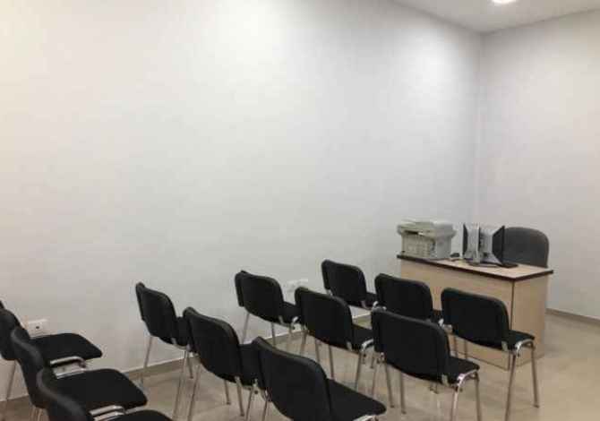 Ambiente Commerciale in Affitto a Tirana - 1,000 Euro