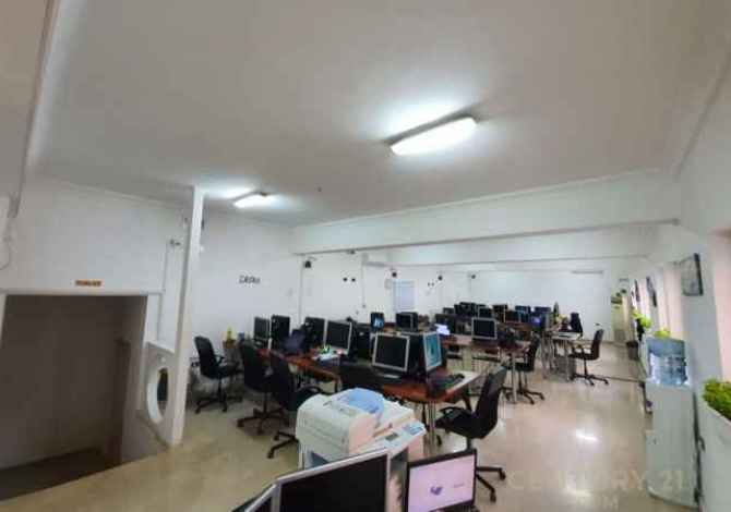 Ambiente Commerciale in Affitto a Tirana - 1,000 Euro