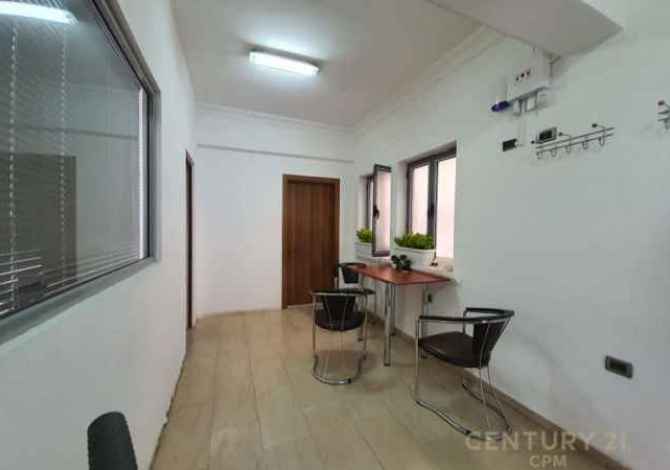 Ambiente Commerciale in Affitto a Tirana - 1,000 Euro