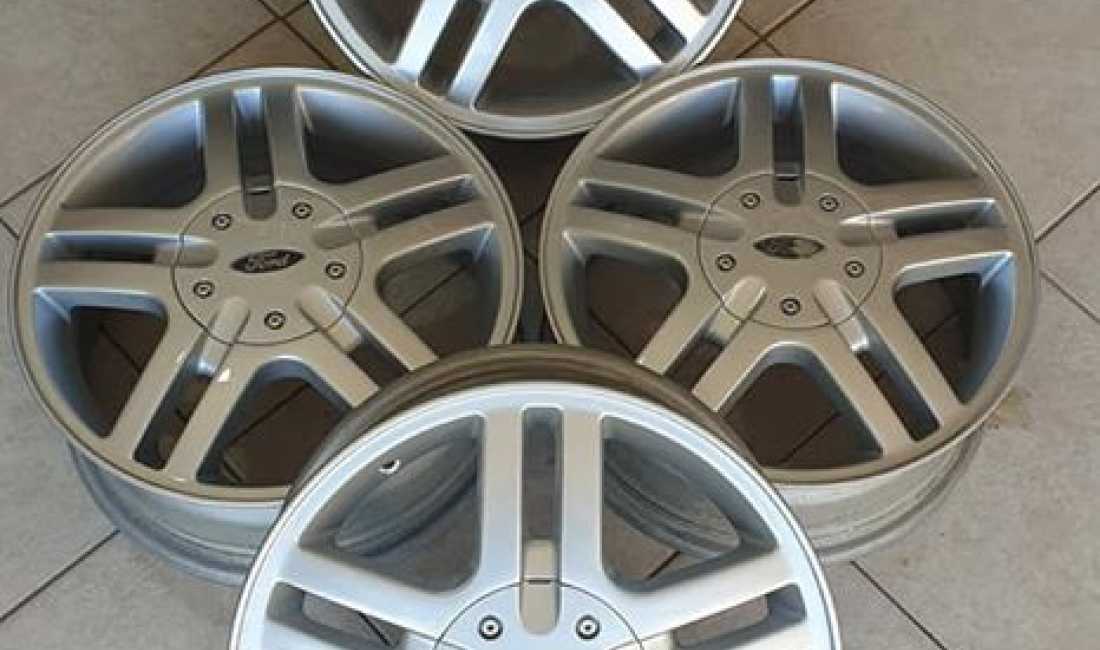 SHITEN disqe per makina modele te ndryshme te gjitha setet e disqeve jane te rregull nuk kane a