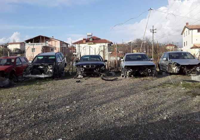 Pjes te ndryshme makinash