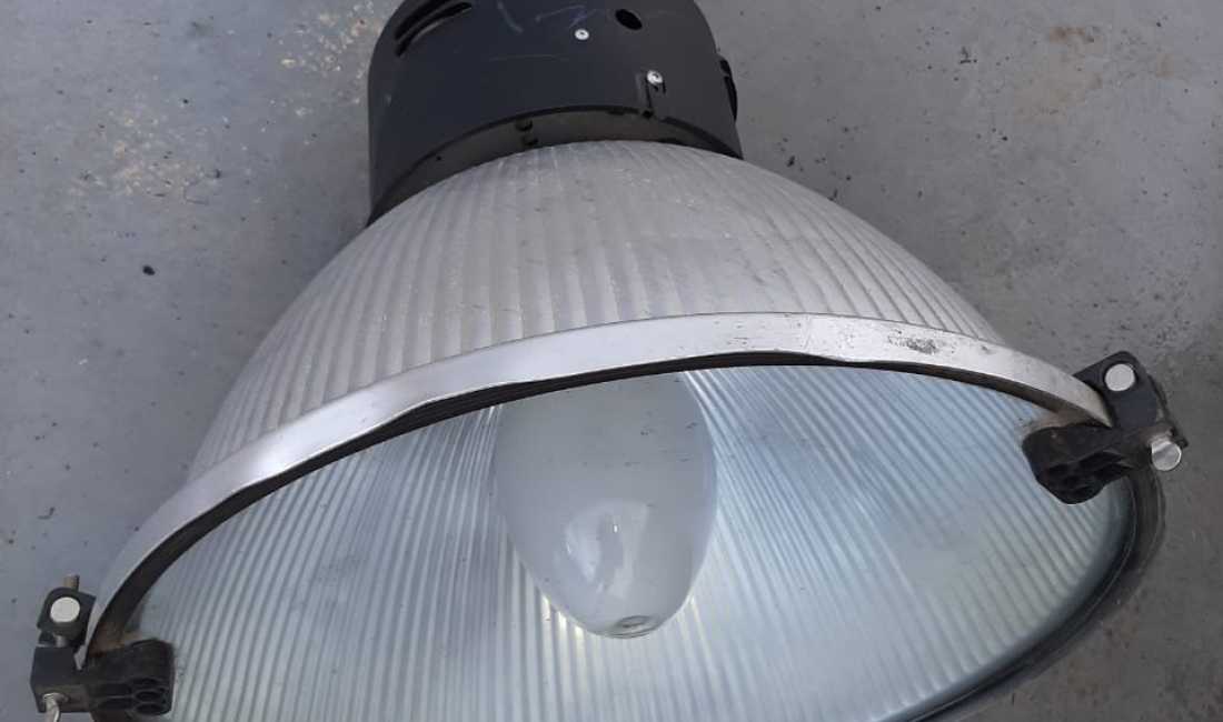 Shitet Prozhektor te medhenje 