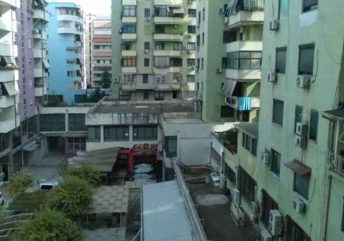 Ambiente Commerciale in Affitto a Tirana - 70,000 Leke