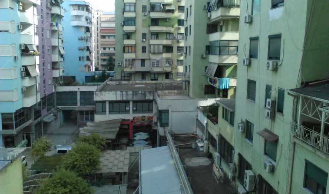 Jepet me qera lokal i kompletuar