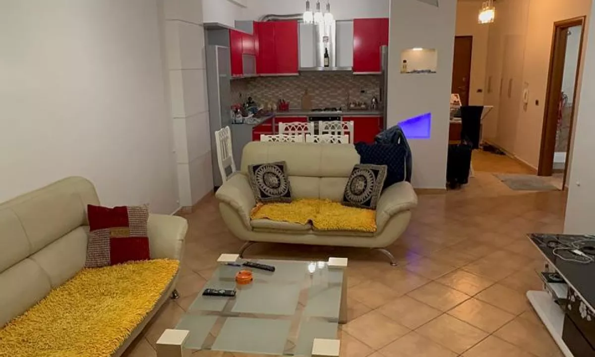 Shtepi me qera Apartament ne Tirane, 2+1, Mobilimi E mobiluar, Pagesa 550  Euro.