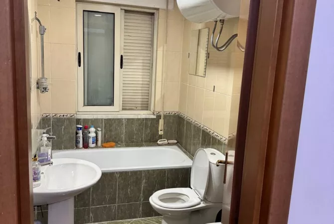 Shtepi me qera Apartament ne Tirane, 2+1, Mobilimi E mobiluar, Pagesa 550  Euro.